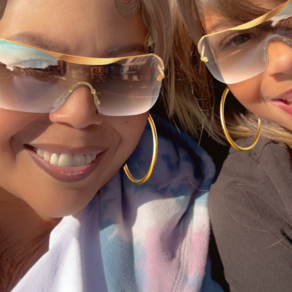 Meet your Posher, Vonnita - Picture 2 of 5